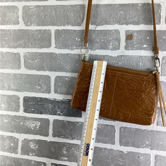 Hobo brown tooled leather Darcy crossbody - Picture 3 of 6
